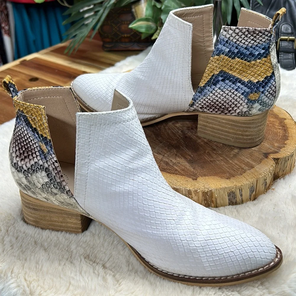 ARIDER GIRL‎ ankle boots faux snake skin white size 7.5